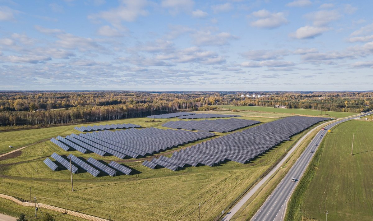 Sel aastal Eestit tabanud päikeseparkide buum võib pikas plaanis siiski ka tarbija makstavale taastuvenergia tasule mõju avaldada.