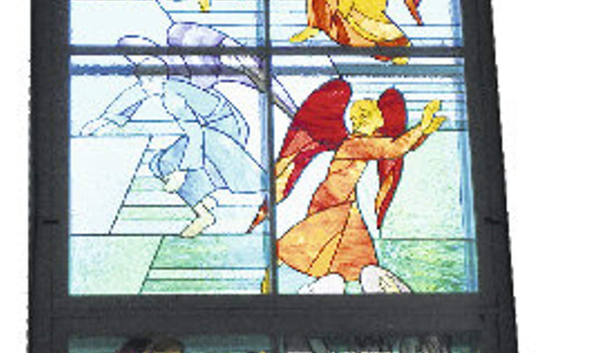 Dolores Hoffmann tegi Põltsamaa Niguliste  kirikusse  inglimotiividega vitraaŽi.