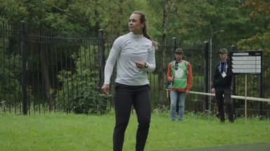 DELFI VIDEO | Juhtub ka parimatel: Kristin Tattar lennutas EM-il ketta üle Lauluväljaku aia