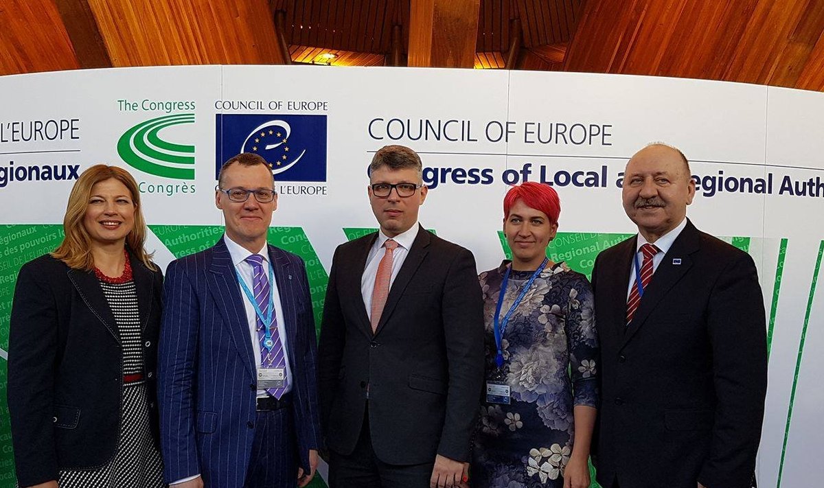 Euroopa Nõukogu juures olev Eesti suursaadik Katrin Kivi ning Eesti delegatsiooni liikmed Tarmo Tammiste, Mihhail Korb, Pipi-Liis Siemann ja Ott Kasuri.