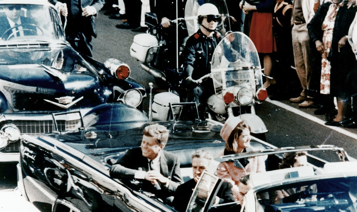 John F. Kennedy saatjatega enne atentaati