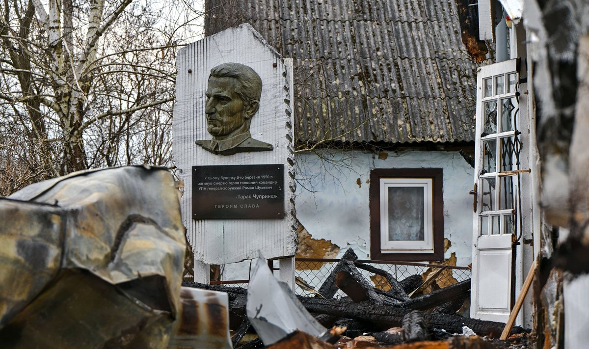 ВОЕННЫЙ ДНЕВНИК (677-й день) | Украина подверглась массированной атаке  беспилотников. Сгорел музей Шухевича и пострадал университет, где учился  Бандера - Delfi RUS