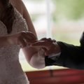 Uskumatud pulmafotod: unikaalsed kaadrid pruutpaarist, mis on püütud abielusõrmustele