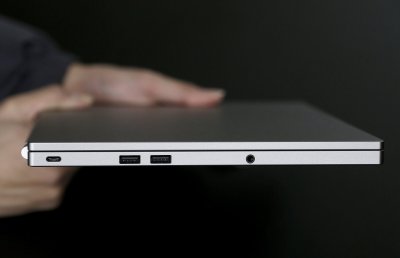 Chromebook Pixel: C ja kaks tava-USBd sõbralikult kõrvuti (Foto: AP)