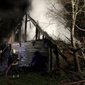 FOTOD | Eile õhtul põles Jõgevamaal elumaja hoovis maha saunahoone