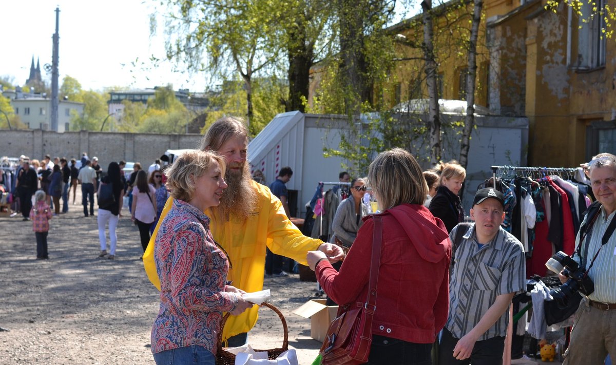 Vilja Savisaar-Toomast Kalamaja päevadel kampaaniat tegemas
