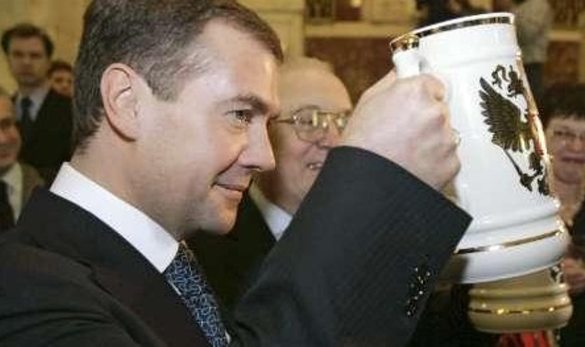 Dmitri Medvedev mekib vene õlut, millele Valgevene kehtestas karmimad tollinõuded.