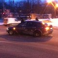 FOTOD: Tallinna kesklinnas sõitis vales kohas pööret teinud auto teisele otsa