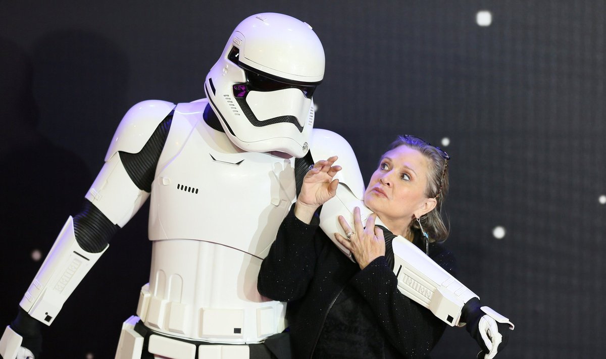 FILE PHOTO: Actor Carrie Fisher poses for cameras as she arrives at the European Premiere of "Star Wars, The Force Awakens" in Leicester Square