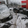 DELFI FOTOD: Suur-Sõjamäe tänaval põrkasid kokku veok ja sõiduauto