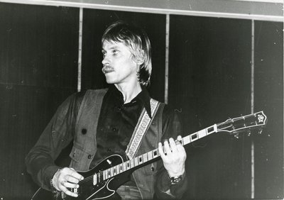 Ansambel Uus Generatsioon, kitarrist Rein Laaneorg. Tartu levimuusikapäevad '79 kontsert Vanemuise kontserdisaalis