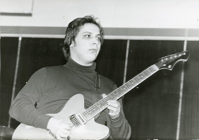 Ansambli Dr. Friedrich kitarrist Ain Varts. Tartu levimuusikapäevad '79 kontsert Vanemuise kontserdisaalis