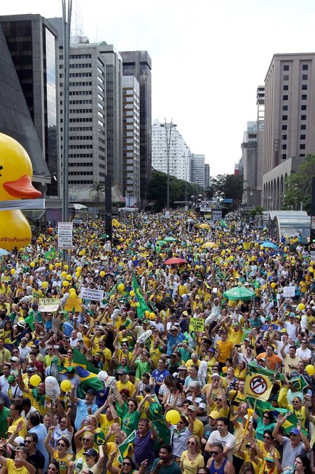 Nii protestisid São Paulo elanikud president Dilma Roussefi vastu 2015. aasta detsembris. 