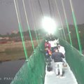 TURVAKAAMERA VIDEO | Avaldati kaadrid traagilisest hetkest, mil varises kokku India sild