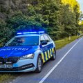 FOTOD | Viljandimaal sõitis auto kraavi, üks inimene viidi haiglasse