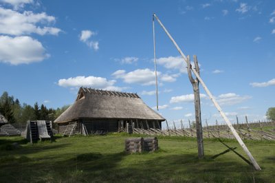 Eesti kultuurilukku on Tammsaare sünnipaik jäädvustunud “Tõe ja õiguse” I osa legendaarse tegevuspaiga Vargamäena.