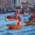 ФОТО | В Венеции прошла регата Санта-Клаусов