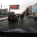 VIDEO: Ära löö autot, autojuht lööb vastu