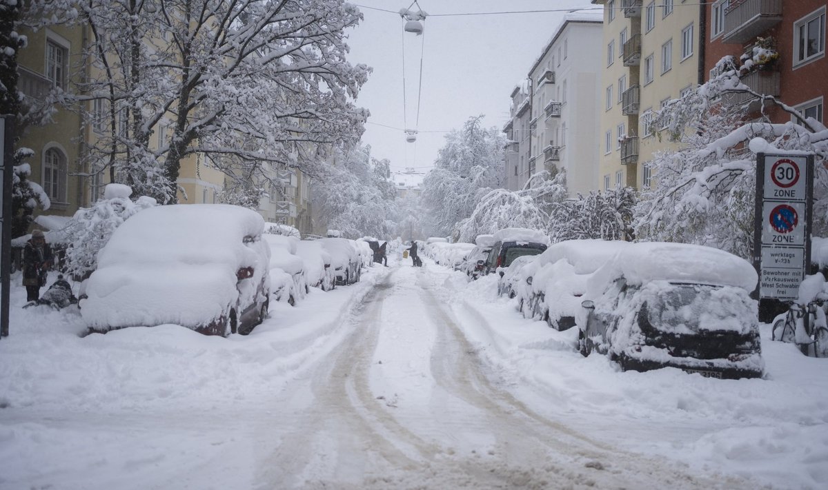 Münchenis sadas laupäeval maha ülisuur kogus lund.