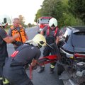 ФОТО и ВИДЕО: В Харьюмаа столкнулись два автомобиля — 88-летнего водителя доставили в больницу