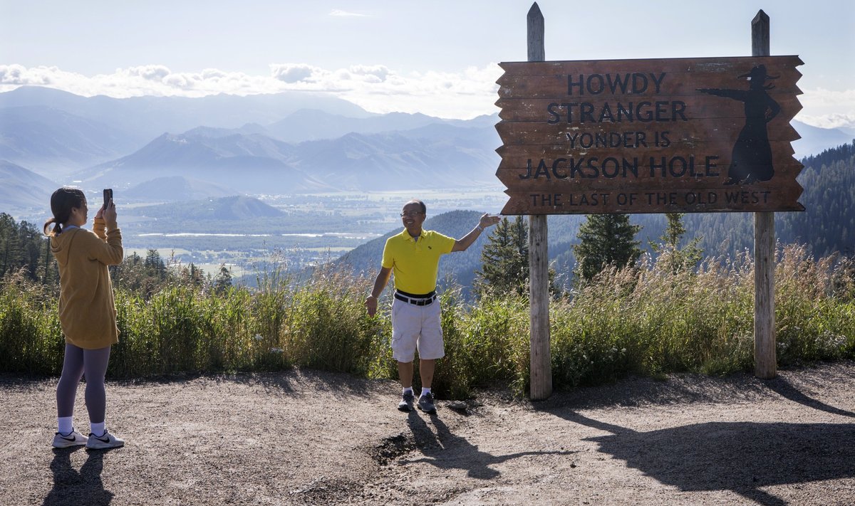 Alates 1981. aastast on keskpankurid iga aasta (välja arvata koroona-aastad 2020-2021) kogunenud Wyomingi väikelinnas Jackson Hole'is. Kohtumise asukoha valis välja toonane föderaalreservi president Paul Volcker, kuna talle meeldis seal kalal käia.
