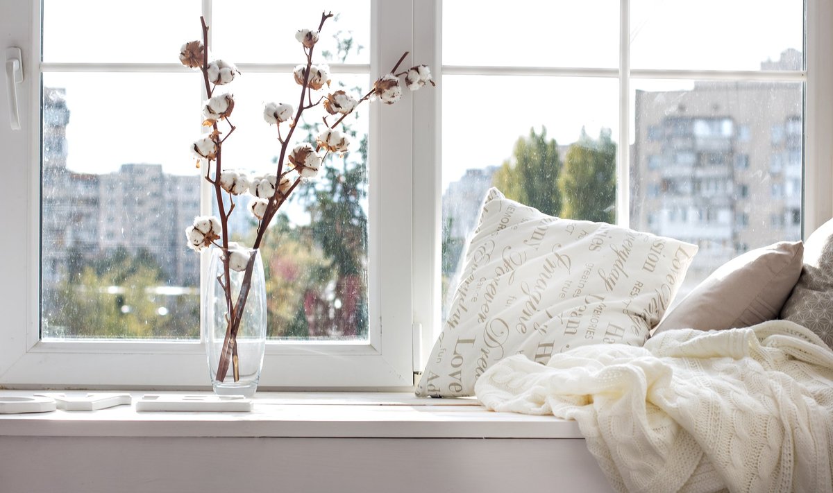 Cushions,And,A,Knitted,Plaid,On,The,Windowsill.,A,Cozy