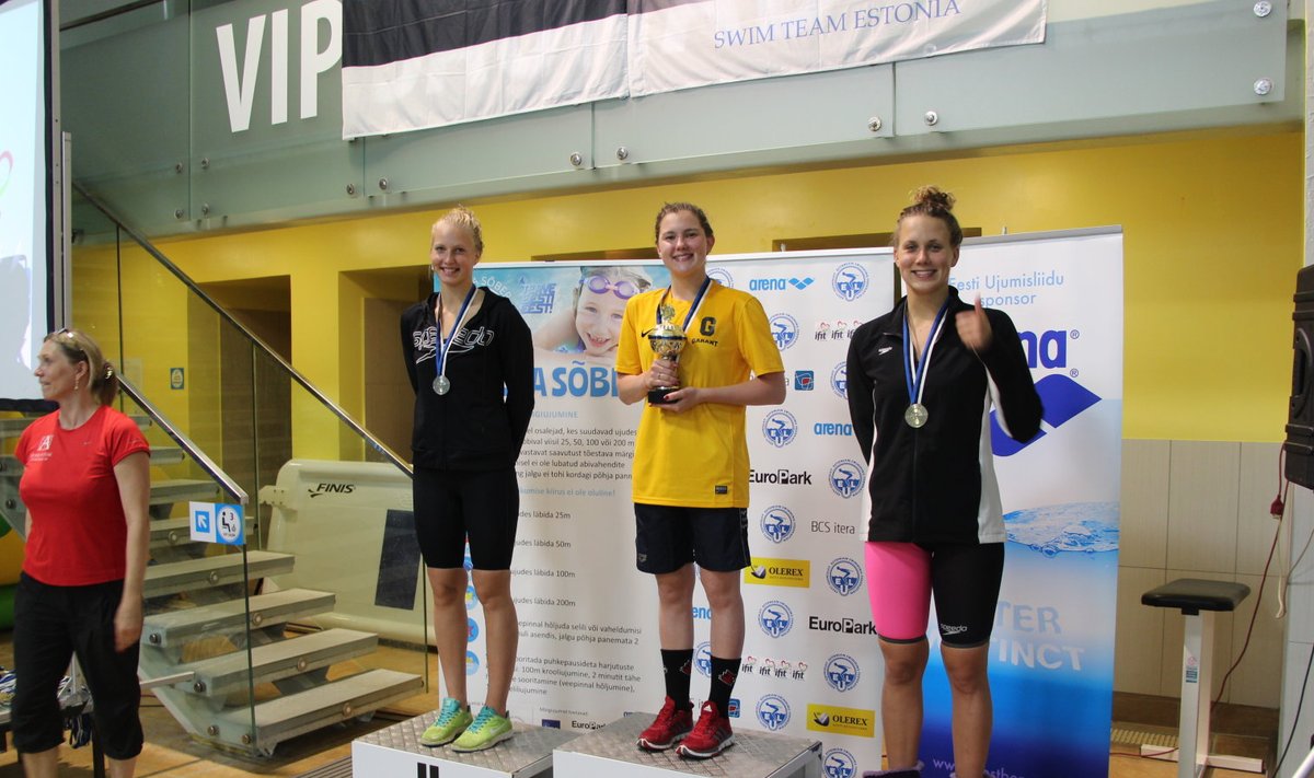 Alina Kendzior parandas 100 meetri seliliujumise Eesti rekordit