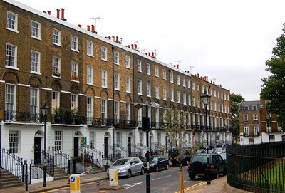 <a target="_blank" href="https://commons.wikimedia.org/wiki/File:Claremont_square,_Islington_(4)_-_geograph.org.uk_-_1523975.jpg">commons.wikimedia.org</a>