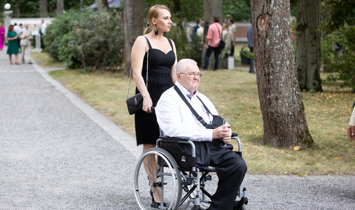 Edgar Savisaar Kadrioru roosiaia vastuvõtul 20. augustil 2022. aastal.
