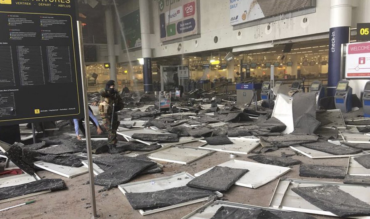 Brüsseli lennujaam pärast enesetaputerroristide organiseeritud plahvatusi