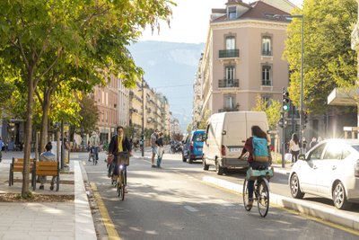 Jalgratturid on autojuhtidega kesklinnas võrdsed