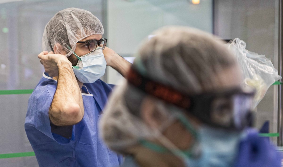 Испанские врачи борются с коронавирусом
