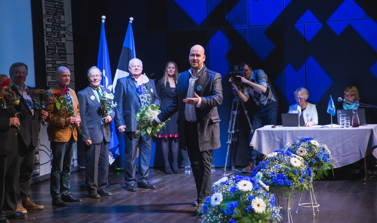Eile Vabaerakonna uueks juhiks saanud Artur Talviku sõnul on erakonnal Eesti poliitikas kindel koht: väga eestlaslik, sotsiaalliberaalse ja ultrakonservatiivse vahel. Aeg näitab, kas suudetakse eristuda ja ellu jääda.