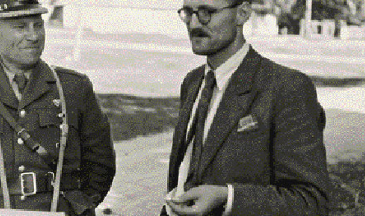 Tiefi valitsuse hiljem huka­tud liikmed Jaan Maide (vasakul) ja Juhan Reigo arvatavasti 22. septemb­ril 1944 Riisiperes.