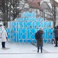 ФОТО | В парке Таммсааре открыта световая инсталляция из символов ЭР100