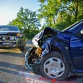 FOTOD | Viljandimaal tegi avarii joobekahtlusega ja juhtimisõiguseta noor juht