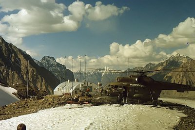 Fedtšenko hiidliustiku ääres, ilmajaamas.
