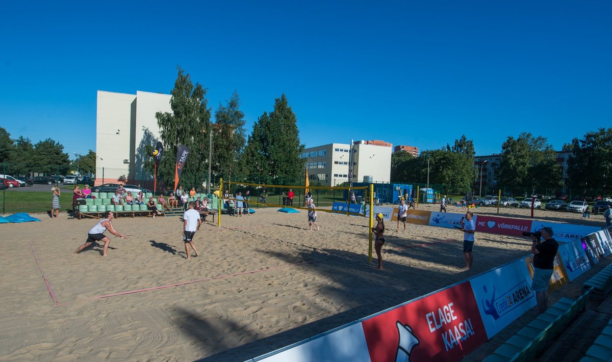 Rananvõrkpalli turniir Mustamäel Tammsaare tee rannavõrkpallikeskuses.