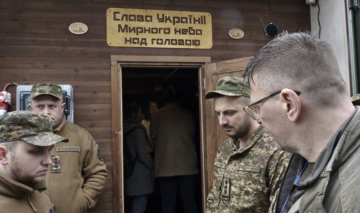 Волонтеры инициативы «Saunad Ukrainasse» передали бойцам Первой Президентской бригады Национальной гвардии Украины сауну-прачечную