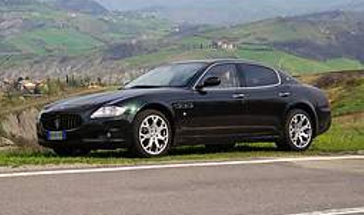 KES NEID SUUDAKS LAHUTA: Ees Maserati Quattroporte, taga varakevadine Mootoritemaa. Toomas Vabamäe