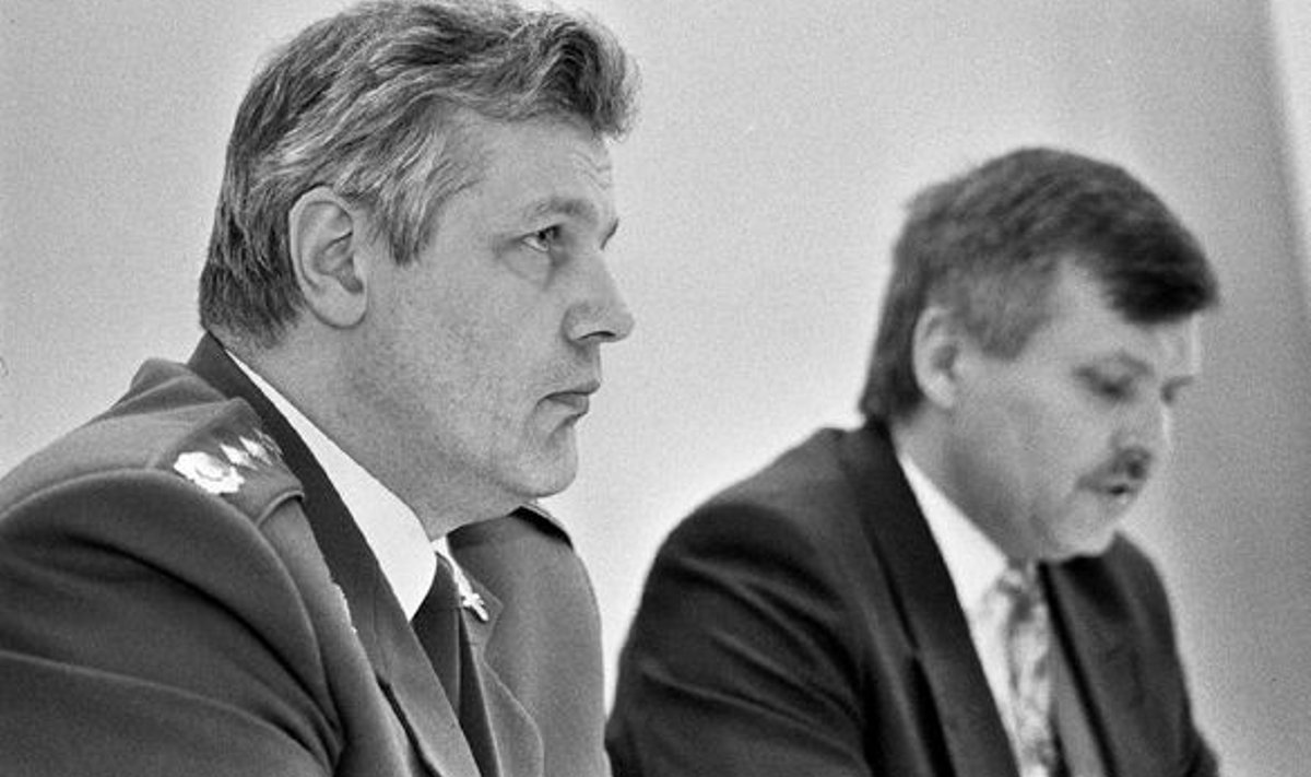 LUURAJA PETTIS VASTULUURAJA ÄRA: Politseiameti peadirektor Herman Simm ja Kaitsepolitsei peadirektor Jüri Pihl 1995. aastal.