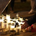 DELFI FOTOD | Michael Parki mälestusmärgi juures süüdati Craig Breeni auks küünlad