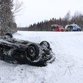 VIDEO ja FOTOD | Tartu-Valga maanteel maandus BMW õhulennu järel katusele