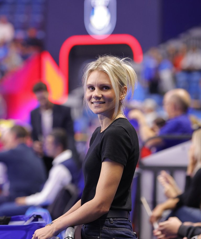 Julija Mõnnakmäe aitas 2019. aastal Eesti naiskonna esimest korda EM-ile. Tänavusel EM-il toetas ta koondist platsi kõrvalt.
