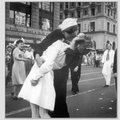 В США скончалась героиня легендарного снимка "Поцелуй на Таймс-сквер"