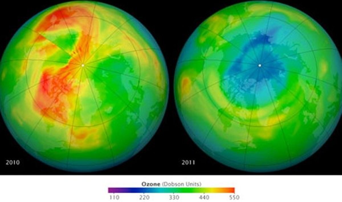 Osooniosakeste arvu hulk atmosfääris selle (paremal) ja eelmise (vasakul) aasta märtsis. Pilt OMI, Aura, NASA