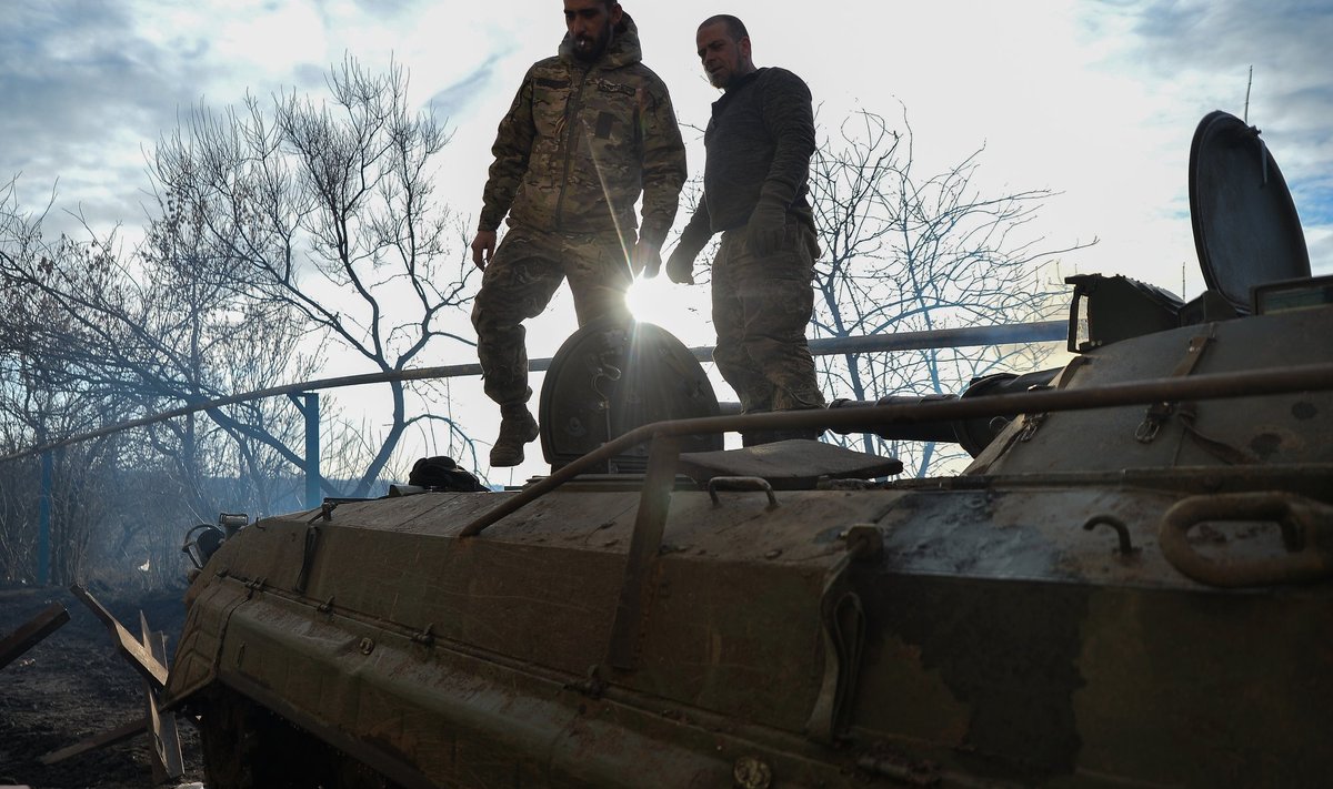 Украинская армия отступает из Авдеевки во время наступления российских войск на город