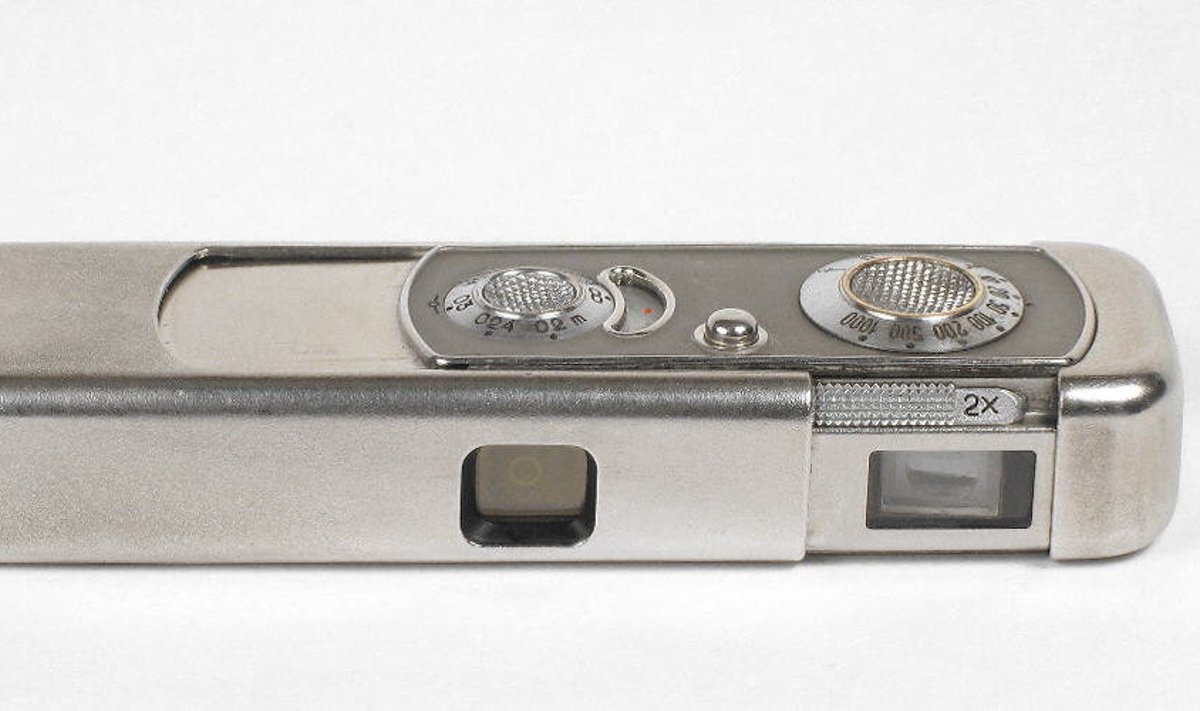 CIA muuseumi kaameravalikus on aukohal minikaamera Minox, mille lõi Eestis elanud leiutaja Walter Zapp ning mida esialgu toodeti Riias. (Foto: Wikimedia Commons / JaneArch)
