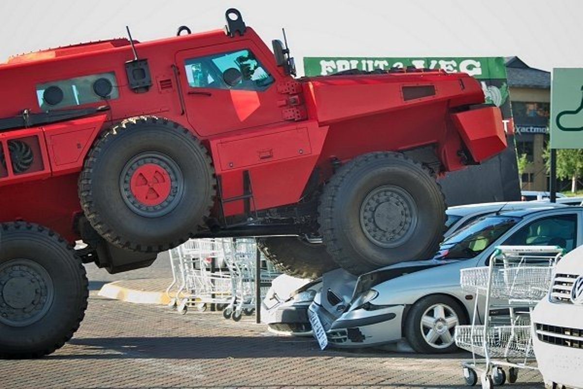 ВИДЕО: Top Gear протестировали разрушительный броневик Marauder - Delfi RUS