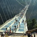 ФОТО: В Китае открыли самый длинный в мире стеклянный мост
